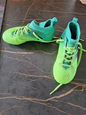 Adidas voetbalschoenen maat 30 beschikbaar voor biedingen