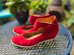 Rode suede schoenen.merk Footnotes.  Maat 39, Kleding | Dames, Schoenen, Ophalen of Verzenden, Zo goed als nieuw, Rood