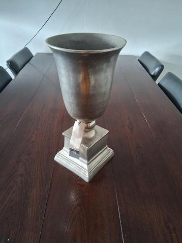 Zilverkleurige Bokaal - Decoratie beschikbaar voor biedingen