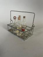 Kleine antiek flessenrekje met flesjes voor het poppenhuis, Antiek en Kunst, Ophalen of Verzenden