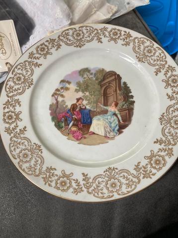 Antiek bord Bavaria beschikbaar voor biedingen