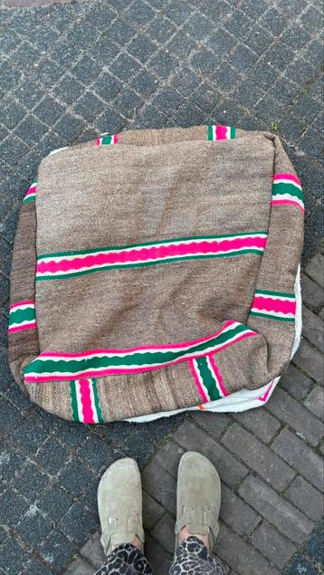 Poef Kelim beschikbaar voor biedingen