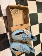 Nieuw Adidas Yeezy 39 2/3 V2 boost 350 jade ash, Blauw, Nieuw, Ophalen of Verzenden, Sneakers of Gympen