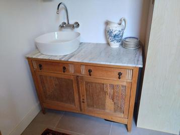 Meubel met waskom beschikbaar voor biedingen