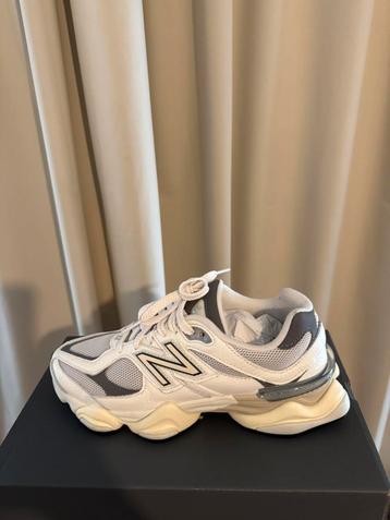 New balance 9060 sea salt grey/white maat 40,5 beschikbaar voor biedingen
