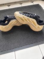 Adidas Yeezy 700 V3 Azael Schoenen, Overige kleuren, Ophalen of Verzenden, Sneakers of Gympen, Gedragen