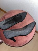 Tamaris pump schoen zwart/grijs gepikkeld mt38, Kleding | Dames, Schoenen, Tamaris, Pumps, Ophalen of Verzenden, Zo goed als nieuw