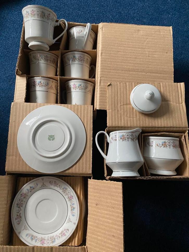 Porseleinen Servies, Huis en Inrichting, Keuken | Servies, Zo goed als nieuw, Kop(pen) en/of Schotel(s), Overige stijlen, Porselein