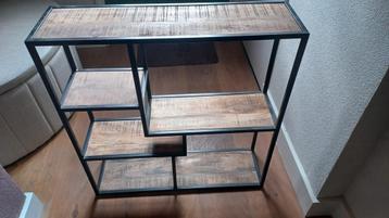 Leuke Wandkast / Boekenkast Industrieel Design beschikbaar voor biedingen