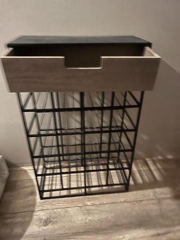 wijnrek met lade beschikbaar voor biedingen
