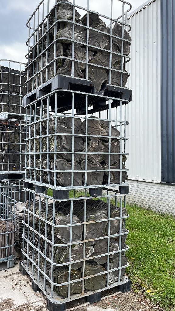 Oegstgeester gesmoorde dakpannen 800 heel / 80 half., Tuin en Terras, Tegels en Klinkers, Gebruikt, Overige typen, Overige materialen