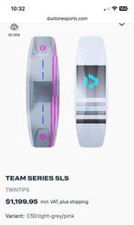 Duotone Team series SLS 139x42 kiteboard twintip., Watersport en Boten, Kitesurfen, Twintip, Ophalen of Verzenden, Zo goed als nieuw