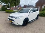 Mitsubishi Outlander 2.0 PHEV Instyle+, Zwart, 4 cilinders, Wit, Vierwielaandrijving