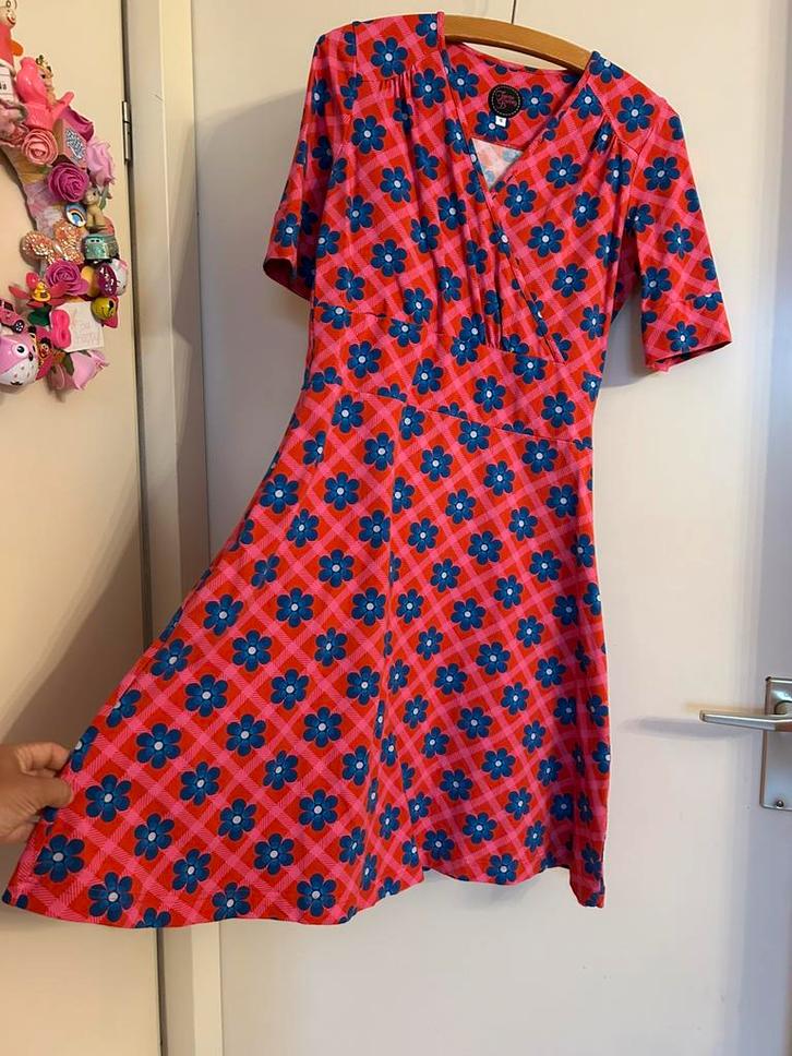 Tante Betsy jurk Swirley Chekkie Daisy labelmaat S is M, Kleding | Dames, Jurken, Zo goed als nieuw, Maat 38/40 (M), Rood, Knielengte