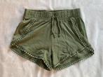 Legergroene short, Here & There, maat 134, Broek, Meisje, Ophalen of Verzenden, Zo goed als nieuw