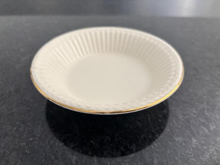 Wedgwood Jubilee Edme compoteschaaltje met goudkleurige rand, Huis en Inrichting, Keuken | Servies, Zo goed als nieuw, Schaal of Schalen