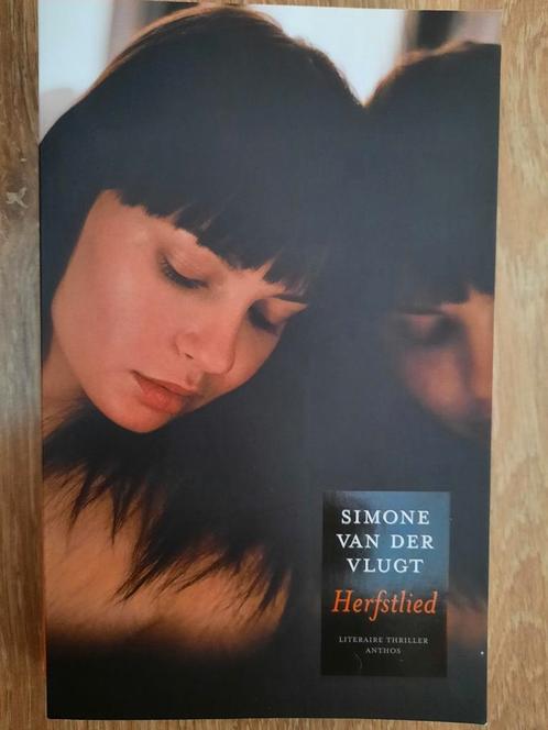 Simone van der Vlugt: HERFSTLIED, Boeken, Thrillers, Zo goed als nieuw, Nederland, Ophalen of Verzenden