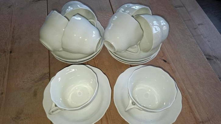 Vintage Kopjes en Schotels Set, Huis en Inrichting, Keuken | Servies, Gebruikt, Kop(pen) en/of Schotel(s), Effen, Porselein, Ophalen of Verzenden