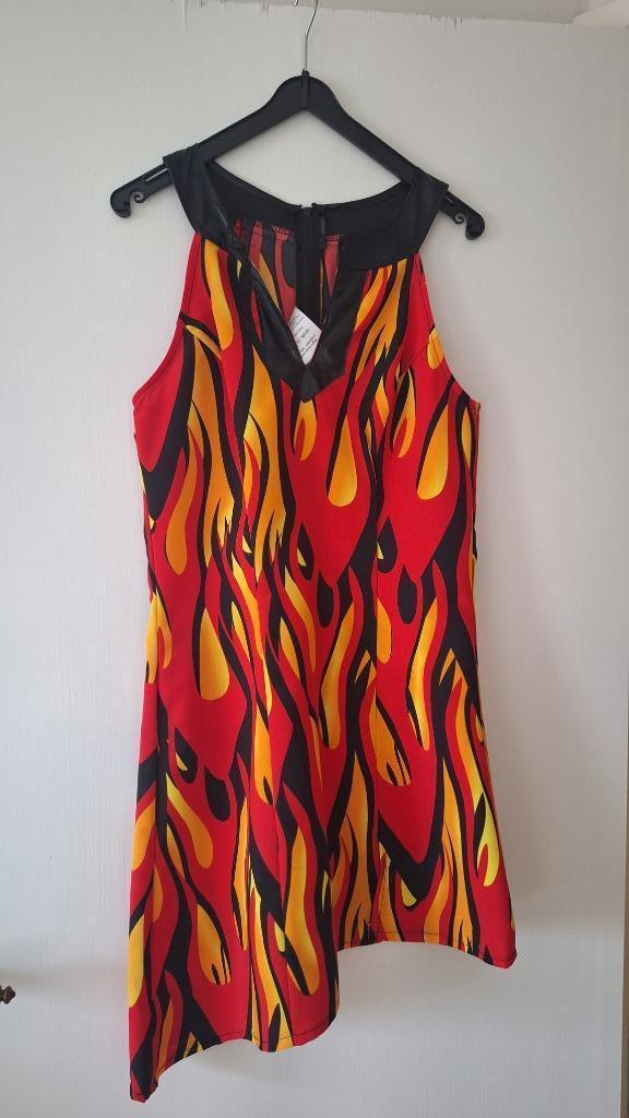 Te koop vlammend jurkje maat S., Kleding | Dames, Carnavalskleding en Feestkleding, Zo goed als nieuw, Kleding, Halloween, Maat 36 (S)