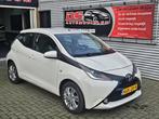 Toyota Aygo 1.0 VVT-i x play Toyota Aygo, 1.0i VVT-i x-play, Auto's, Voorwielaandrijving, Euro 5, Stof, Gebruikt