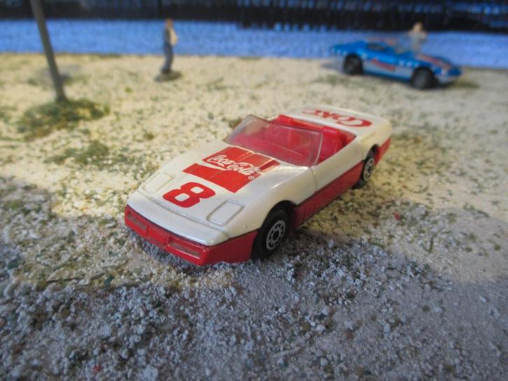 1:64 COCA COLA Chevrolet Corvette C4 Convertible - Edocar, Hobby en Vrije tijd, Modelauto's | Overige schalen, Gebruikt, Auto