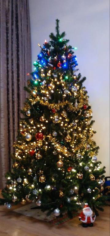 Kerstboom kunststof beschikbaar voor biedingen