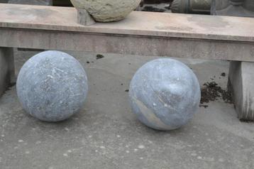 Koppel gladde arduinen bollen beschikbaar voor biedingen