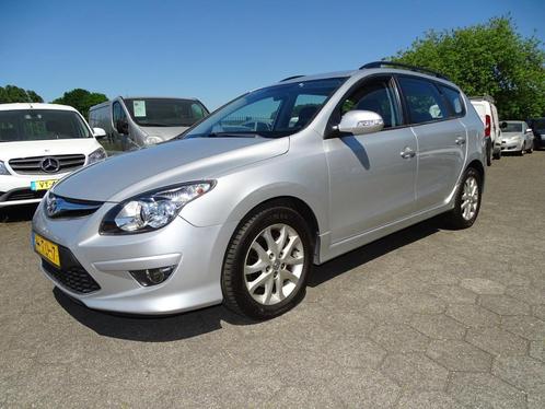 Hyundai I30 CW 1.6i i-Motion AUTOMAAT/ECC/LMV/TREKHAAK, Auto's, Hyundai, Bedrijf, Te koop, i30, ABS, Airbags, Airconditioning