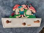 Oud kinderkapstokje met kabouter en paddenstoelen, Ophalen of Verzenden, Gebruikt, Kapstokje