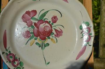 Div. aardewerk borden floraal decor op 1 na 19e/20e eeuw (4) beschikbaar voor biedingen