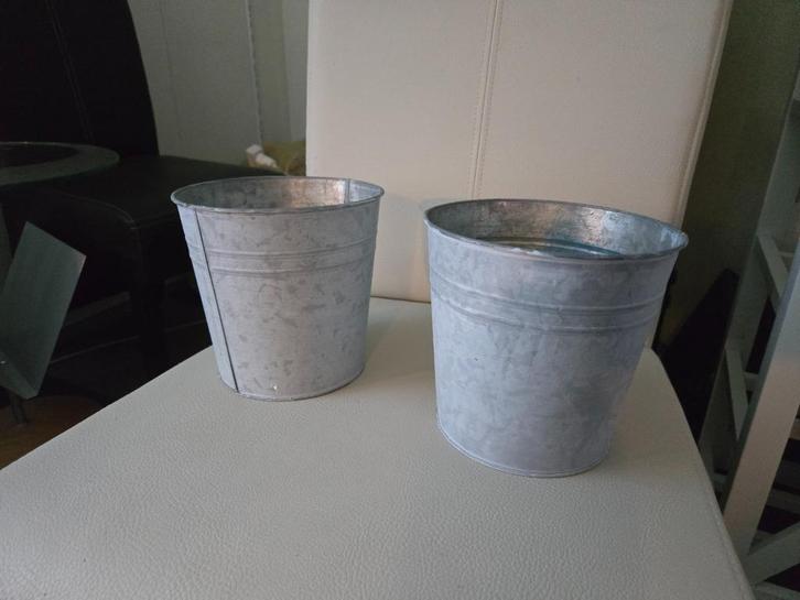 2 metalen plantenbakjes, Tuin en Terras, Bloembakken en Plantenbakken, Gebruikt, Metaal, Binnen, Balkon, Tuin, Minder dan 30 cm