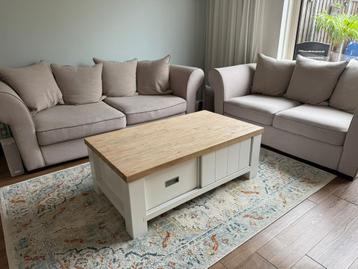 Landelijke salontafel beschikbaar voor biedingen