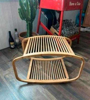 Houten / bamboe voetenbankje met speciale vormgeving beschikbaar voor biedingen