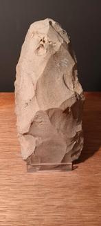 Prachtige vuistbijl,Spiennes België,  oude collectie, genumm, Antiek en Kunst, Ophalen of Verzenden