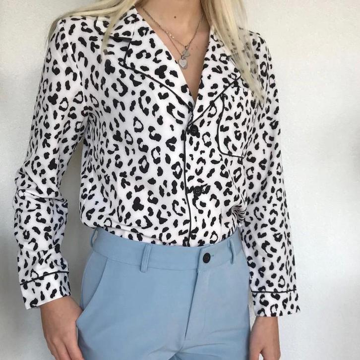 Mooie blouse in tijger- / luipaardprint in maat S/M, Kleding | Dames, Blouses en Tunieken, Zo goed als nieuw, Maat 42/44 (L), Zwart