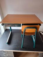 Schoolbureau te koop in Schiedam voor €25,-, Kinderen en Baby's, Kinderkamer | Tafels en Stoelen, Ophalen, Gebruikt, Stoel(en)