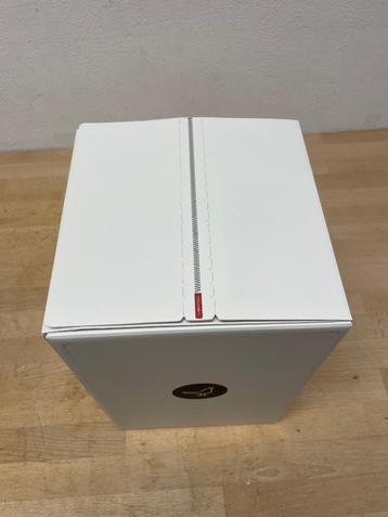 De Libratone Zipp 2,  Zwart of Rood nieuw in doos  beschikbaar voor biedingen