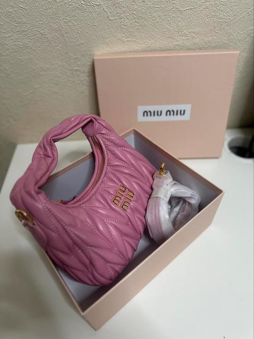 Miu Miu Matelassé Bag – Roze / Goud, Sieraden, Tassen en Uiterlijk, Tassen | Damestassen, Nieuw, Handtas, Roze, Ophalen of Verzenden