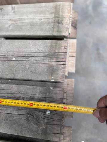 Vlonders van verduurzaamd vuren hout beschikbaar voor biedingen