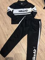 Nike Air Trainingspak mt 158-170 - Zo goed als nieuw!, Sport- of Zwemkleding, Ophalen of Verzenden, Zo goed als nieuw, Jongen