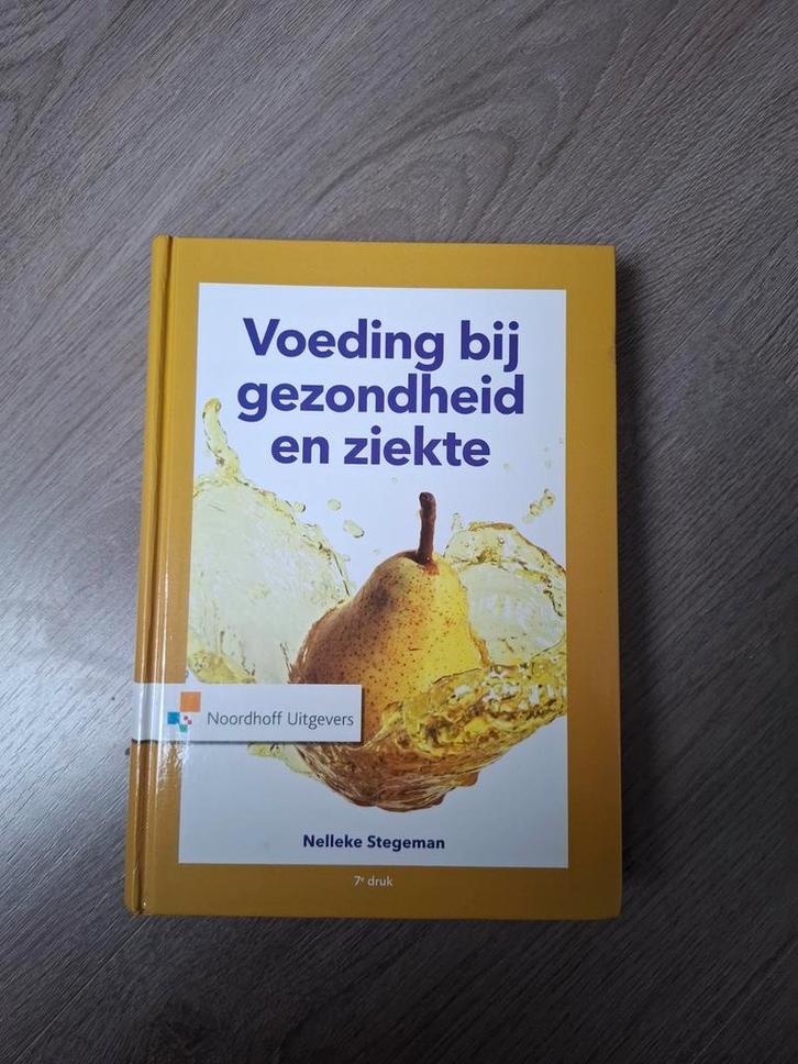 Voeding bij gezondheid en ziekte - Nelleke Stegeman, Boeken, Studieboeken en Cursussen, Zo goed als nieuw, Ophalen of Verzenden