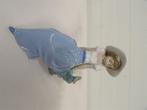 A6716. Nao Lladro Beeldje "Girl with Bird", Verzamelen, Beelden en Beeldjes, Ophalen of Verzenden, Gebruikt