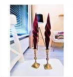 2 metaal goudkleur kandelaars + gedraaide donkerrode kaarsen, Huis en Inrichting, Woonaccessoires | Kandelaars en Kaarsen, Overige materialen