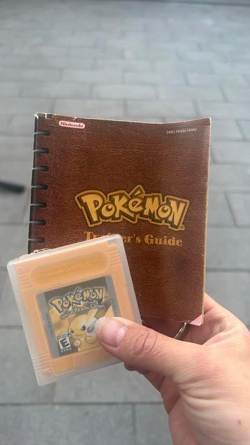Gele versie pokemon spel gameboy beschikbaar voor biedingen