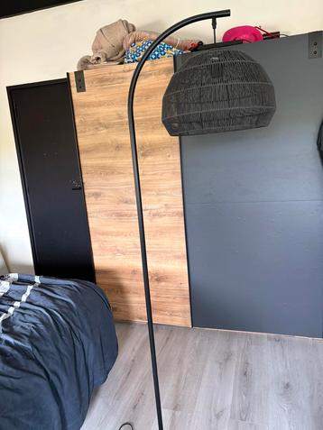Mooie zwarte vloerlamp