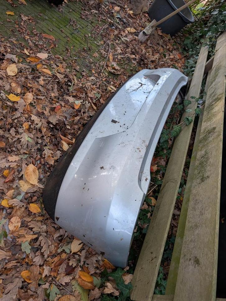 Achterbumper Volkswagen Fox - Zilvergrijs, Auto-onderdelen, Carrosserie en Plaatwerk, Bumper, Volkswagen, Achter, Gebruikt, Ophalen of Verzenden