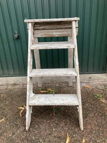 Brocante oud houten trapje / 3 treden beschikbaar voor biedingen