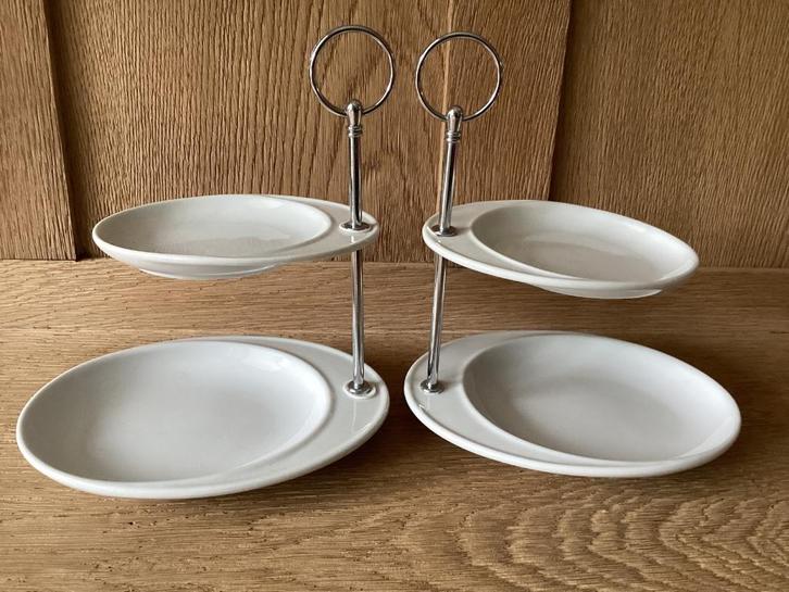 4 kleine witte etagères, 2 laags,, Huis en Inrichting, Keuken | Servies, Gebruikt, Overige typen, Overige stijlen, Overige materialen