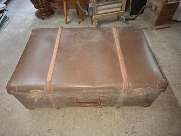 Oude Brocante Hutkoffer beschikbaar voor biedingen