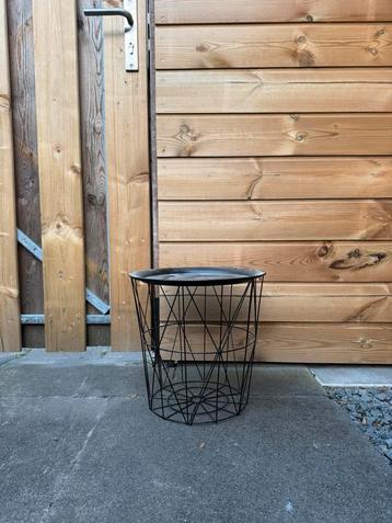Bijzet tafel / mandje voor kleedjes beschikbaar voor biedingen
